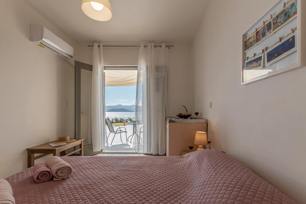 Dionysus House And Ariadne Apartment สเตลิดา ภายนอก รูปภาพ
