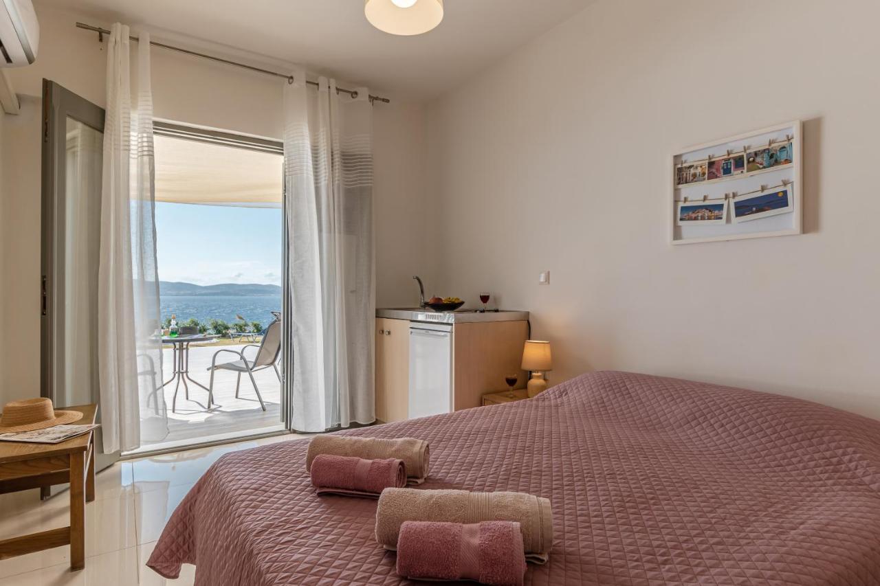 Dionysus House And Ariadne Apartment สเตลิดา ภายนอก รูปภาพ